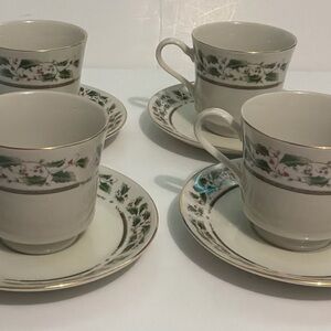 Set of 4 Royal Limited Holly Holiday - Footed Tea Cup & Saucer Christmas VTG EUC